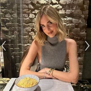 Are you am I Zuhara Top in Black